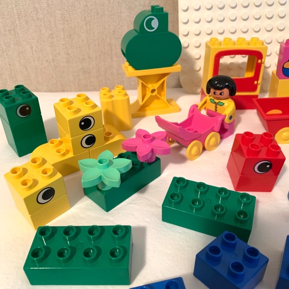 Vintage Lego Duplo Family Play Blocks 75 Pieces With Building Plate - Picture 4 of 10